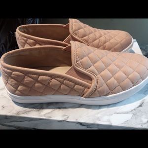 SOLD ❤️❤️❤️ SOLD STEVE MADDEN Women Slip On sneaker Shoes